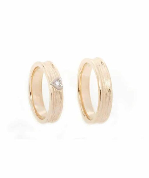 Van Bergen Ring i gult gull med hvitt gull hjertefatning 0,05 ct tw/si