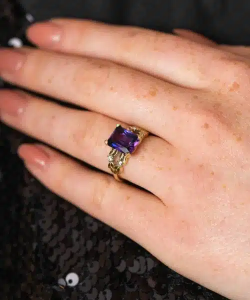 Ring i gull med CZ lilla/hvit - Bilde 2