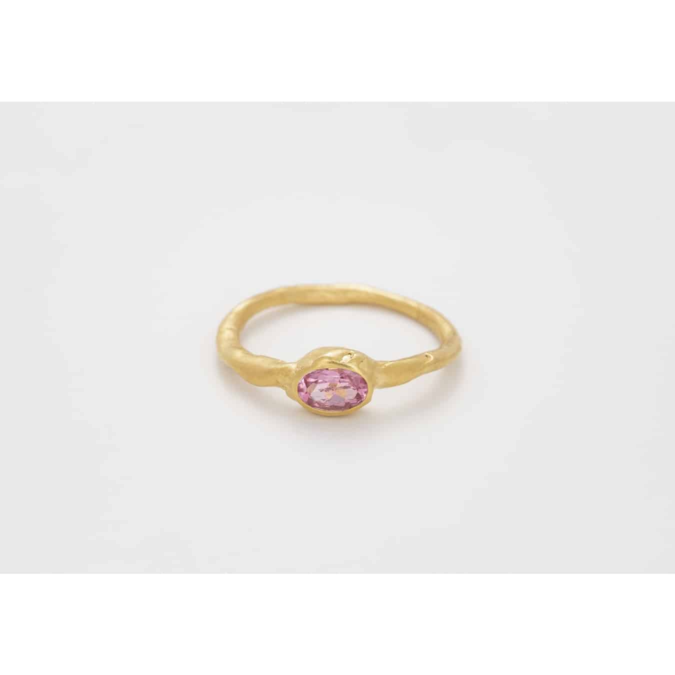 Bjørg Jewellery - A dessert bloom oval cut single stone ring, 18KYG, pink tourmaline stone