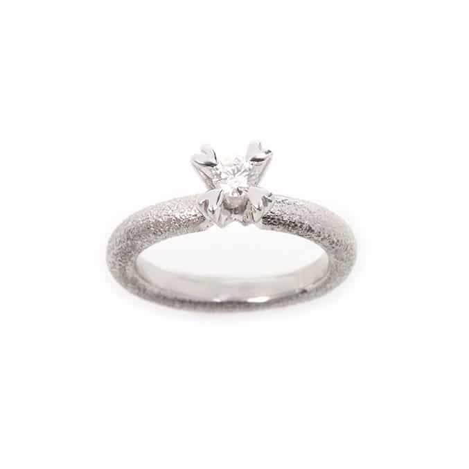 Van Bergen - Golden / Love Heart Ring i hvitt gull med diamant