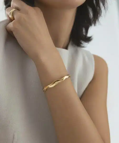 Mockberg Wavy Bolded Cuff Gold Bracelet - Bilde 4